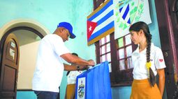 La nueva constitución de Cuba certifica al partido comunista como única fuerza política en un país donde nueve de cada diez ciudadanos no son comunistas.