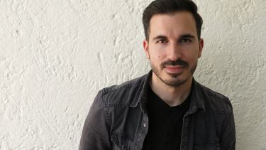 El autor espa&ntilde;ol Javier Castillo posa durante una entrevista en la Ciudad de M&eacute;xico. Castillo es el autor de los populares thrillers El d&iacute;a que se perdi&oacute; el amor, El d&iacute;a que se perdi&oacute; la cordura y Todo lo que sucedi&oacute; con Midanda Huff.&nbsp;