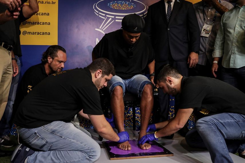 El astro suramericano escaneó sus pies, que a partir de ahora pasarán a ser parte del salón de la fama del Maracaná junto a otros artículos suyos como fotos, botines o camiseta