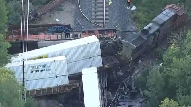 Imagen aérea del violento choque de ambos trenes en Colorado.