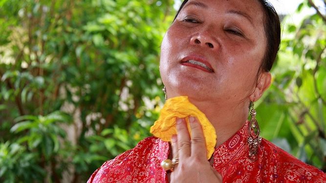 Las mujeres con un historial de violencia de pareja íntima o agresión sexual y síntomas del trastorno de estrés postraumático (TEPT) tienen mayor riesgo de experimentar los síntomas propios de la menopausia.