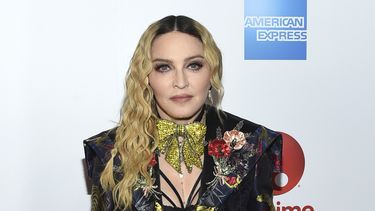 Madonna llega a la 11 entrega anual de los premios Women in Music de Billboard en Nueva York, el 9 de diciembre de 2016. Una ciudad de Francia le solicitó a la cantante que preste una obra de su colección personal.