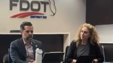 Stacy Miller es la secretaria de distrito seis del DOT. 