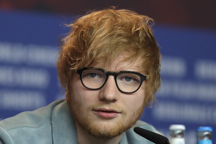 El cantautor británico Ed Sheeran habla en una conferencia de prensa sobre la película Songwriter durante La Berlinale en 2018.