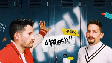 Mau y Ricky vuelven al colegio en su nuevo video Fresh.