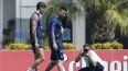 El delantero argentino Lionel Messi (R) y el mediocampista Rodrigo De Paul participan en una sesión de entrenamiento en Ezeiza, Buenos Aires, el 16 de octubre de 2023, antes de los partidos de clasificación para la Copa Mundial de la FIFA 2026 contra Perú el 17 de octubre en Lima. &nbsp;