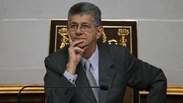 Ramos Allup se mostró a favor de suprimir la fuerza militar para que se mantenga en los cuarteles y no al servicio de alguna parcialidad política