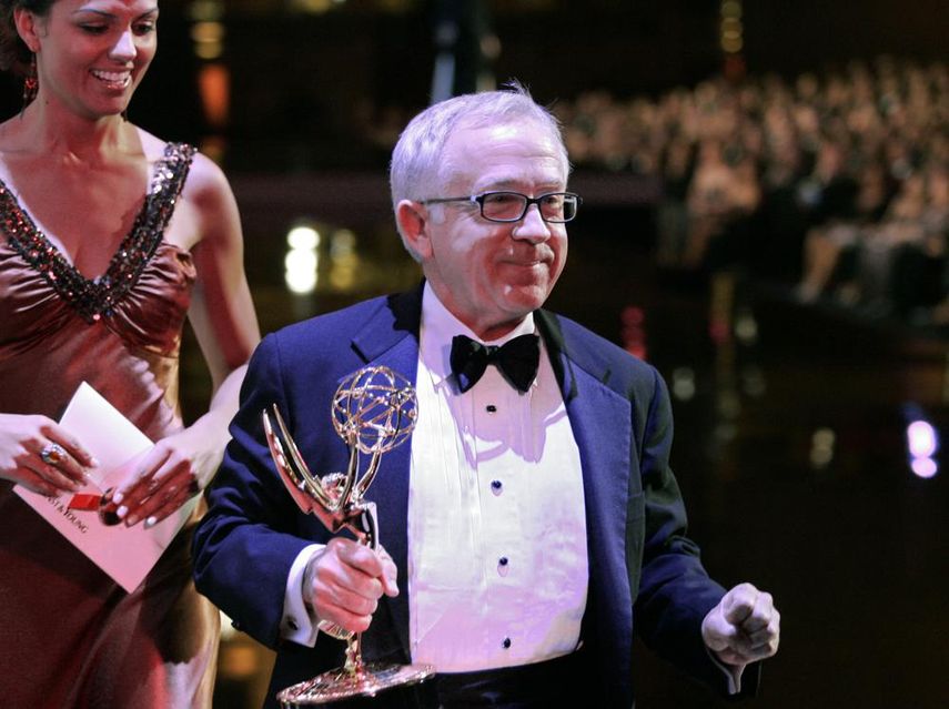 Leslie Jordan lleva su premio a actor invitado destacado en una serie de comedia, por su trabajo en Will & Grace, fuera del escenario durante los Creative Arts Emmy Awards el 19 de agosto de 2006 en Los Ángeles.&nbsp;