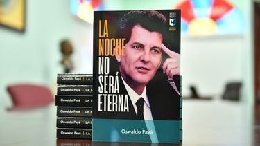 Portada del libro La noche no será eterna, de editorial Hypermedia, presentado en Miami.