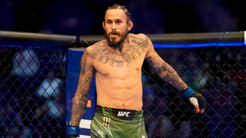 El peleador ecuatoriano, Marlon Vera, en el octágono de la UFC antes de enfrentarse a Frankie Edgar el 6 de noviembre de 2021 en Nueva York.