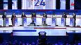 De izquierda a derecha, el exgobernador de Arkansas Asa Hutchinson, el exgobernador de Nueva Jersey Chris Christie, el exvicepresidente de EEUU Mike Pence, el gobernador de Florida Ron DeSantis, el empresario Vivek Ramaswamy, Nikki Haley exgobernadora de Carolina del Sur, Tim Scott, senador por Carolina del Sur, y el gobernador de Dakota del Norte, Doug Burgum, en el primer debate presidencial republicano, el 23 de agosto de 2023. &nbsp;