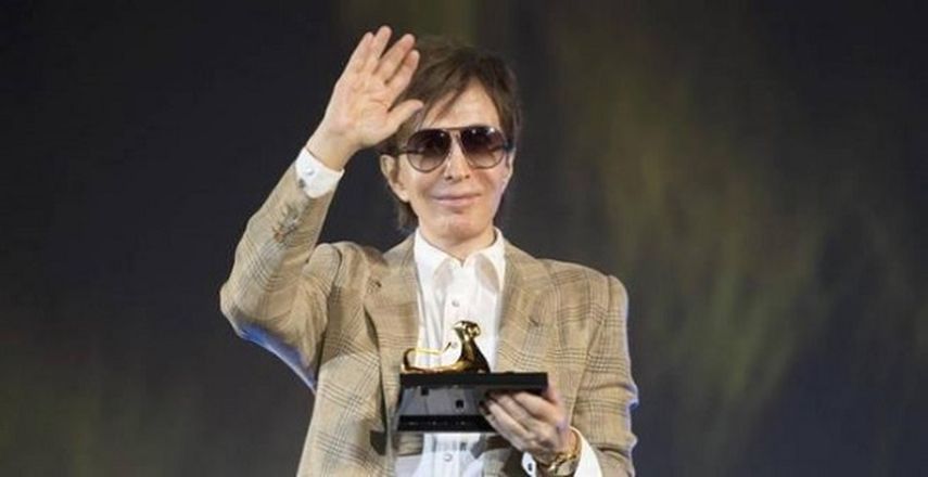 Cimino con su premio honorífico el año pasado en Locarno. (EFE)