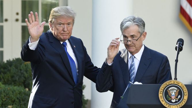 El presidente de la Reserva Federal Jerome Powell y el presidente de EEUU, Donald J. Trump, durante un encuentro en la Casa Blanca.