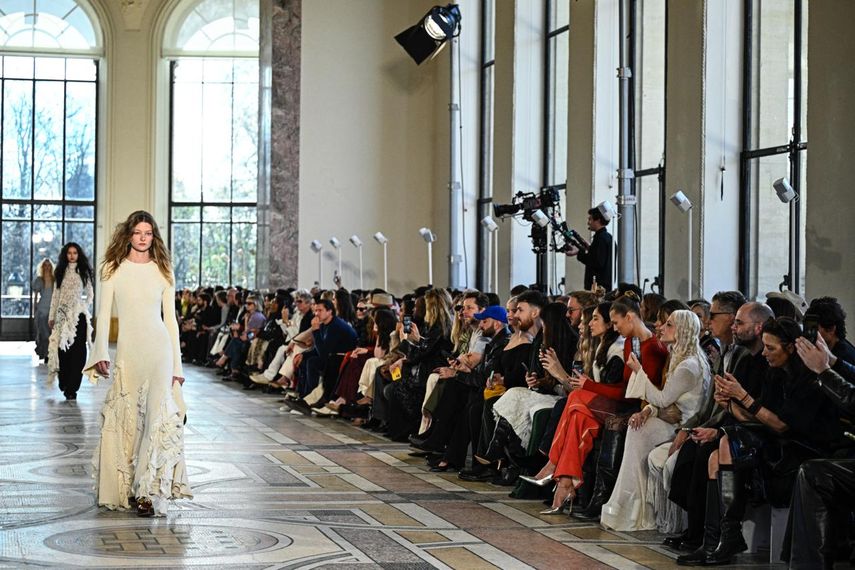 Modelos presentan creaciones de Gabriela Hearst para el desfile de la colección Ready to Wear Femenina Otoño/Invierno 2026-2027 en el marco de la Semana de la Moda Femenina de París, en París, el 9 de marzo de 2026.