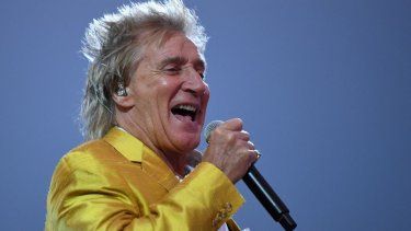 El cantante británico Rod Stewart actúa en el Palacio de Buckingham.