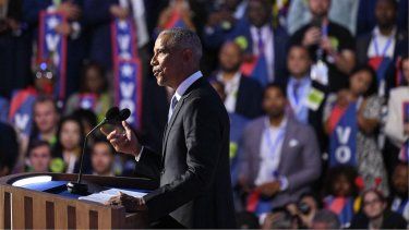El expresidente estadounidense Barack Obama habla el segundo día de la Convención Nacional Demócrata (DNC) en el United Center en Chicago, Illinois, el 20 de agosto de 2024.&nbsp;
