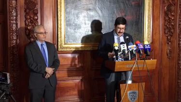 Javier Corral, actual gobernador de Chihuahua, durante la conferencia de prensa.