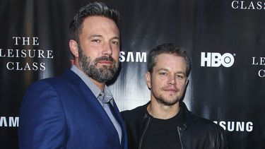 En esta fotografía de archivo del 10 de agosto de 2015, Ben Affleck, izquierda, y Matt Damon asisten al estreno de Project Greenlight de The Leisure Class en Los Ángeles. Damon, Ben Affleck y Paul Feig se suben al tren de los ciclistas de inclusión tras el discurso de aceptación del Oscar de Frances McDormand.&nbsp;