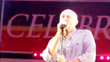 Imagen tomada del video de la actuación de Phill Collins en el Miami Country Day School.