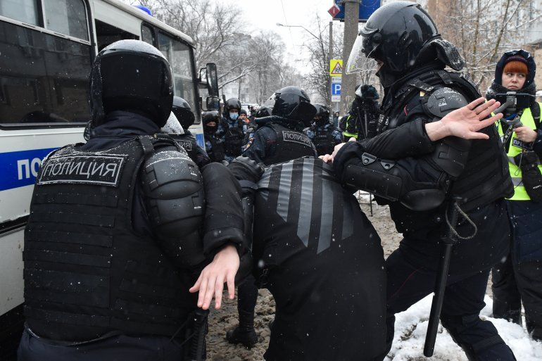Rusia: Más de mil detenidos en manifestaciones pro-Navalni
