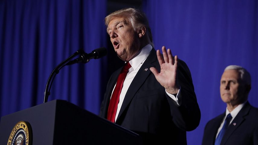 El presidente de EEUU, Donald Trump, dijo este miércoles que comenzaremos a trabajar de inmediato en la construcción del gran muro en la frontera sur. Acompañado del vicepresidente Mike Pence,&nbsp;Trump&nbsp;aseguró que la relación con México va a ser mucho mejor una vez construido el muro.