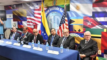 De izquierda a derecha, Gabriel Calleja, Pedro Troconis, Antonio Marval Jiménez, Domingo Salgado, Alvaro Marin Riverón y Luis Ramos Reyes en la audiencia celebrada en Miami. 