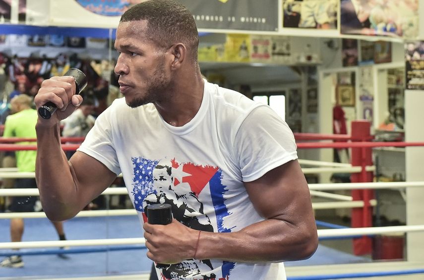 Barrera ha ganado 12 de sus 17 peleas por la vía del nocáut.(CORTESÍA CHRIS FARINA/TOP RANK)