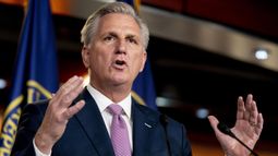 Kevin McCarthy, jefe de los republicanos en la Cámara de Representantes (cámara baja) del Congreso advirtió el martes que su partido no otorgará ningún cheque en blanco a Ucrania