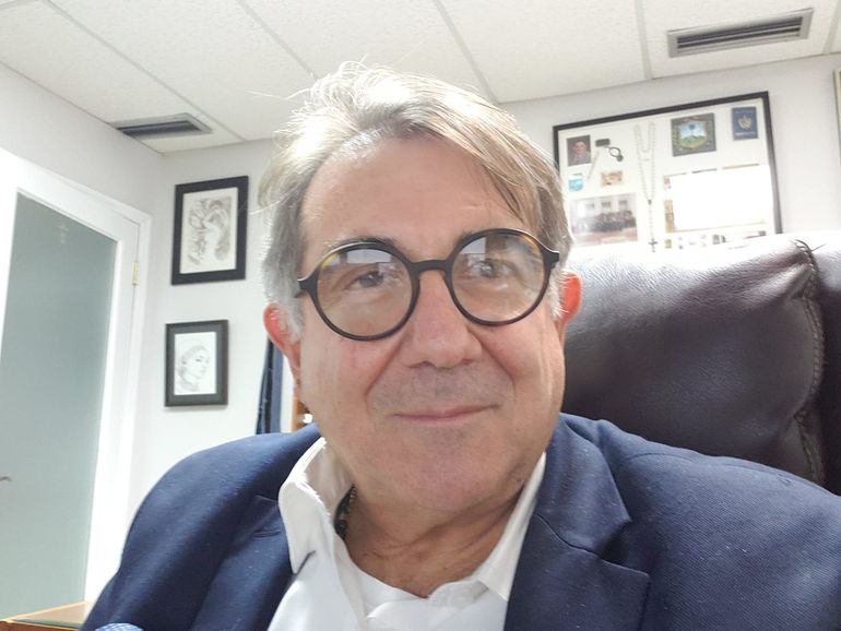 En conversación con DIARIO LAS AMERICAS, el abogado de inmigración Santiago Alpízar destacó: “No le están haciendo entrevista de miedo creíble, la política de puertas abiertas favorece eso. Los están dejando (a quienes llegan a la frontera) entrar con solo una inspección y son dejados en libertad con el documento I220A