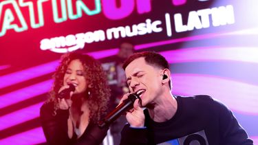 LatinUp es el primer canal de transmisión de su tipo que ofrece contenido musical bilingüe con presentaciones en vivo de artistas emergentes.