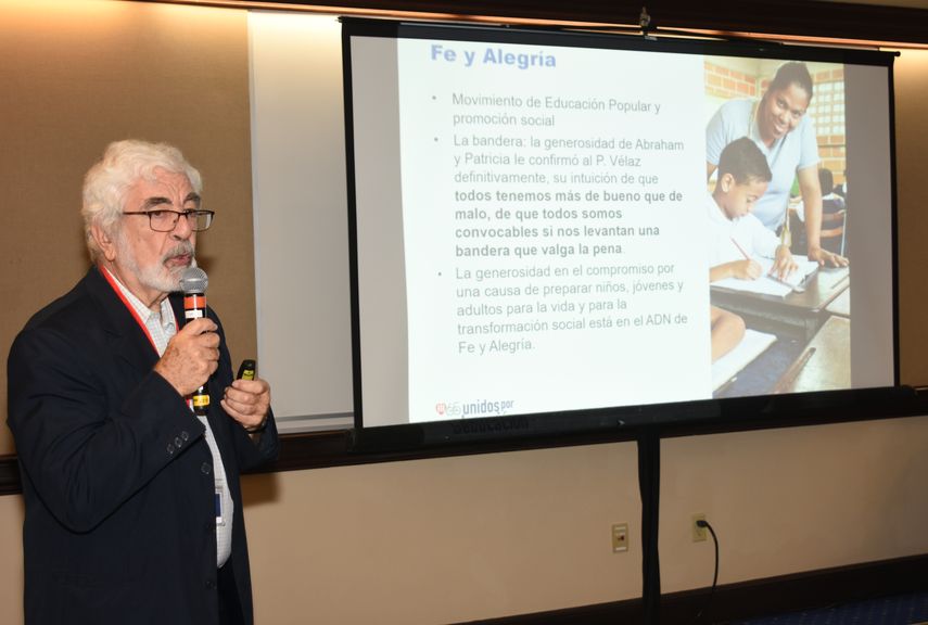 El sacerdote Manuel Aristorena, director nacional de Fe y Alegr&iacute;a en Venezuela.