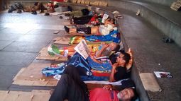 Los trabajadores petroleros continúan con su huelga de hambre en áreas cercanas al Palacio Presidencial de Miraflores, en Caracas.