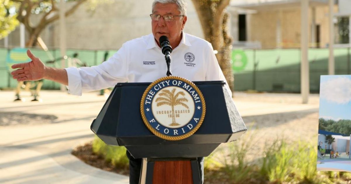 Manolo Reyes: defensor incansable del servicio público en Miami