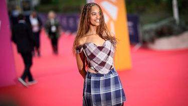 La directora de cine estadounidense e hija de la expresidenta estadounidense Malia Ann Obama llega a la ceremonia de apertura de la 50.ª edición del Festival de Cine Americano de Deauville, en Deauville, norte de Francia, el 6 de septiembre de 2024. 