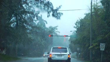Fuertes lluvias en la península de la Florida.