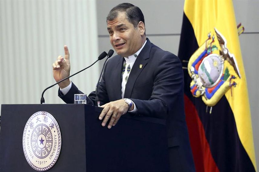 El presidente de Ecuador, Rafael Correa, durante su intervención en la Universidad de Tsinghua (Pekín), durante su reciente visita oficial a China. EFE
