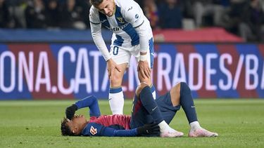 El delantero español del Barcelona #19 Lamine Yamal reacciona en el terreno durante el partido de fútbol de la liga española entre el FC Barcelona y el Club Deportivo Leganés SAD en el Estadi Olimpic Lluis Companys de Barcelona el 15 de diciembre de 2024