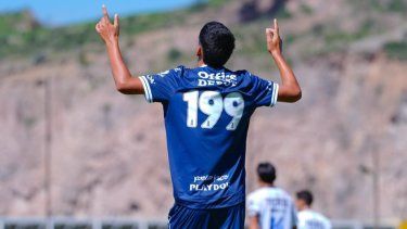 Daniel Méndez, de 1.99 metros de estatura, es el jugador más grande en jugar para una selección chapina en toda su historia.