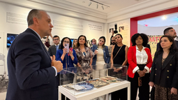 Becarios del Instituto para la Libertad en las Américas recorren el Museo Americano de la Diáspora Cubana en Miami. Becarios del Instituto para la Libertad en las Américas recorren el Museo Americano de la Diáspora Cubana en Miami.
