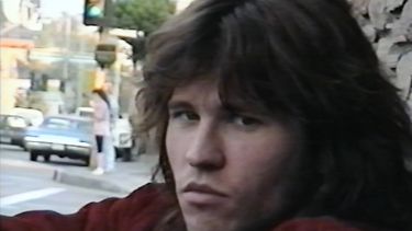 En esta imagen proporcionada por A24, Val Kilmer en una escena del documental Val. 