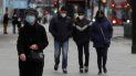 Peatones llevan máscaras al caminar por Oxford Street en Londres el sábado, 26 de diciembre del 2020. Millones de personas en Gran Bretaña enfrentaban el sábado severas nuevas restricciones por el coronavirus, con Escocia e Irlanda del Norte demandando medidas más estrictas para tratar de frenar una nueva variante del virus que se piensa es más contagiosa. Peatones llevan máscaras al caminar por Oxford Street en Londres el sábado, 26 de diciembre del 2020. Millones de personas en Gran Bretaña enfrentaban el sábado severas nuevas restricciones por el coronavirus, con Escocia e Irlanda del Norte demandando medidas más estrictas para tratar de frenar una nueva variante del virus que se piensa es más contagiosa.
