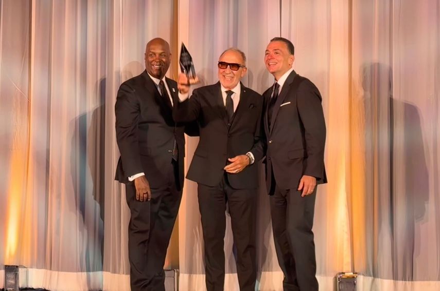 El legendario músico, productor y empresario Emilio Estefan es incorporado al salón de la fama de la Hispanic Association of Corporate Responsibility (HACR)
