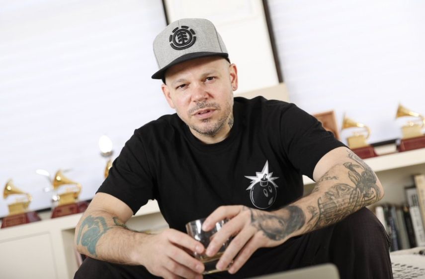 Residente  estudió el comportamiento cerebral de animales y el suyo con profesores  de la Universidad de Yale y la Universidad de Nueva York para crear su  segundo álbum solista.&nbsp;