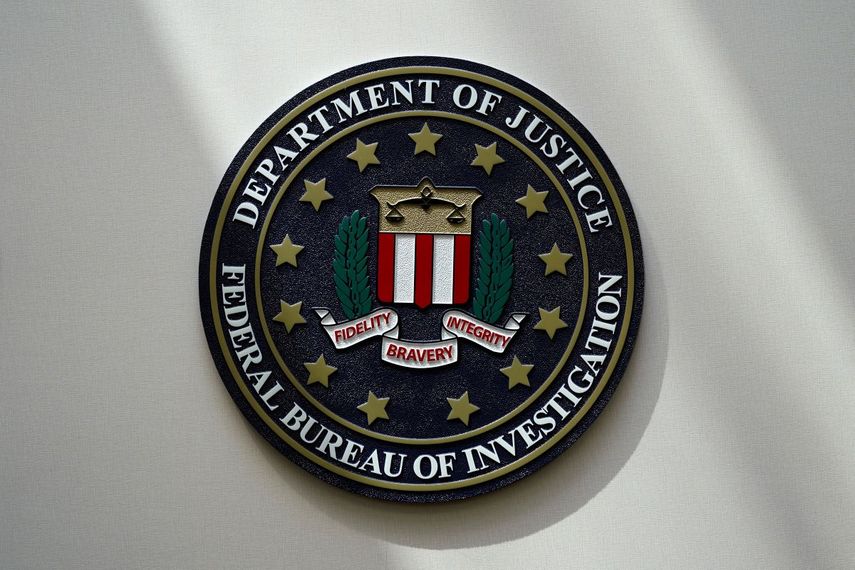 Un sello del FBI en una pared el 10 de agosto de 2022, en Omaha, Nebraska.&nbsp;