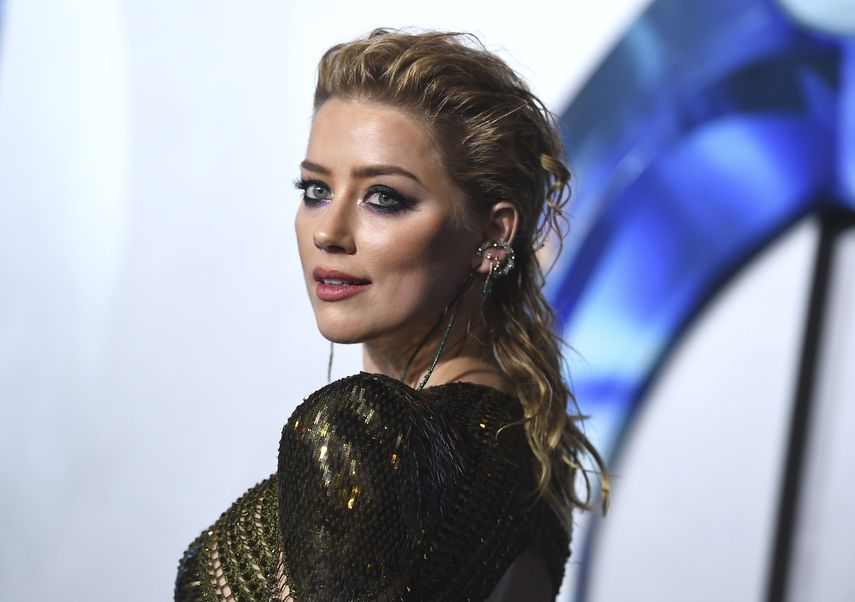 Amber Heard llega al estreno de Aquaman el 12 de diciembre de 2018 en Los Angeles. Heard anunció que se convirtió en madre soltera de la bebé Oonagh Paige Heard nacida el 8 de abril de 2021.