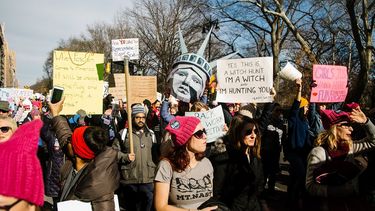 Manifestantes toman las calles de Nueva York durante la Marcha de Mujeres.