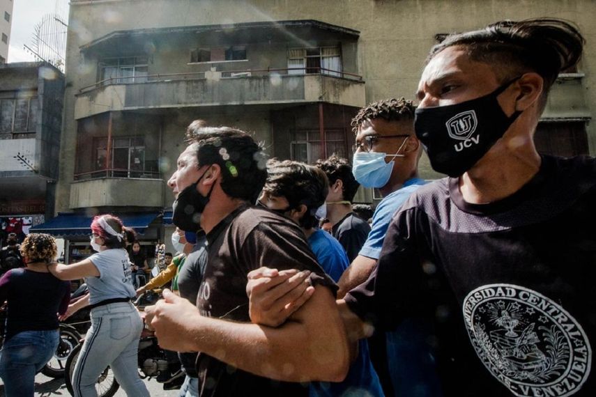 Estudiantes marchan en el centro de Caracas durante el Día del Estudiante Universitario.&nbsp;