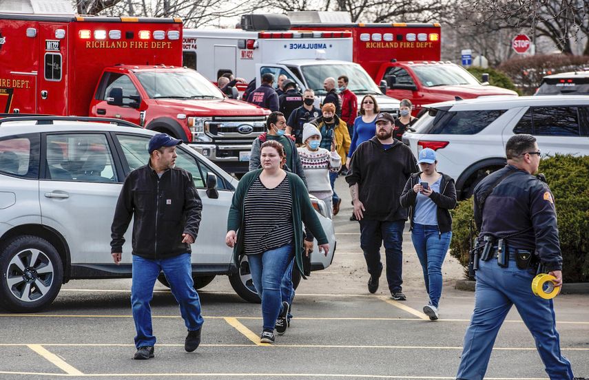 La escena después del tiroteo en una tienda en Richland, Washington, el 7 de febrero del 2022.&nbsp;