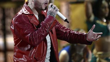 Agradecido con Dios. El fiscal fue súper flexible. Tomó en cuenta muchos factores que son realidad, de que no soy lo que mucha gente cree de soy, expresó Farruko a los periodistas a su salida del tribunal.