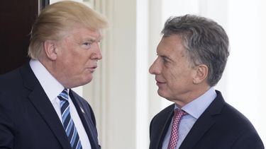  El presidente Donald Trump se despide del mandatario argentino, Mauricio Macri.